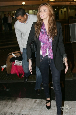 Nadine_Coyle_and_Jason_Bell_at_Dublin_Airport_021209_14.jpg