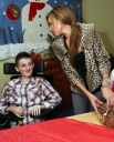 Nadine_Coyle_at_Northern_Ireland_Childrens_Hospital_041209_4.jpg