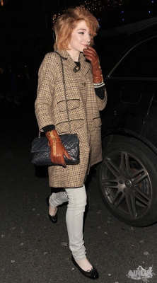 Nicola_Roberts_leaving_the_Mayfair_hotel_301109_1.jpg