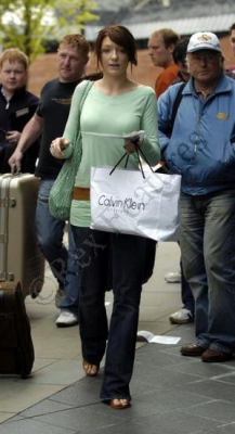 Nadine2C_Nicola___Sarah_Shopping_In_Manchester_19_05_05_28629.jpg