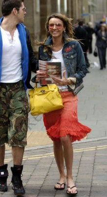 Nadine2C_Nicola___Sarah_Shopping_In_Manchester_19_05_05_28729.jpg