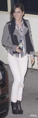 Cheryl_and_Sarah_leaving_The_X_Factor_studios_061209_28.jpg