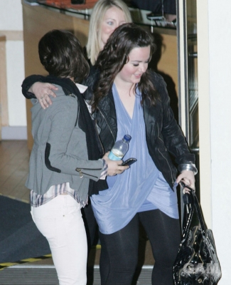 Cheryl_and_Sarah_leaving_The_X_Factor_studios_061209_44.jpg
