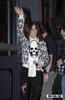 Cheryl_Cole_in_South_Shields_071209_2.jpg