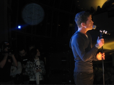 Cheryl_on_stage_at_the_Sage_in_Newcastle_with_Joe_McElderry_071209_14.JPG