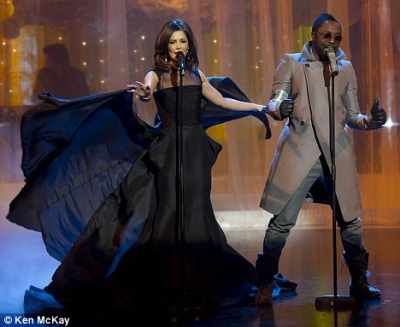 Cheryl_Coles_Night_in_-_On_The_Set_22.jpg