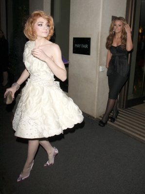 Sarah_Kim_and_Nicola_leaving_Mayfairarriving_at_St_Trinians_Premier_091209_1.jpg