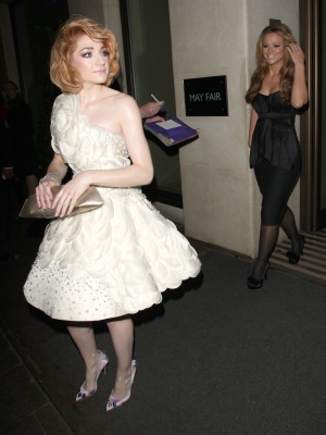 Sarah_Kim_and_Nicola_leaving_Mayfairarriving_at_St_Trinians_Premier_091209_5.jpg