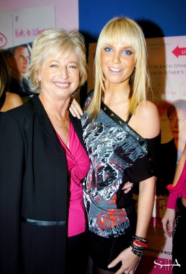 Girls_Aloud_at_the_premiere_of_Freaky_Friday_14_12_03_28729.jpg