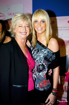 Girls_Aloud_at_the_premiere_of_Freaky_Friday_14_12_03_28829.jpg