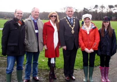 Nadine_Coyle_Guinness_World_Record_Tree_planting_attempt_051209_34.jpg