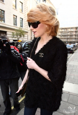 Nicola_Roberts_leaving_the_Mayfair_hotel_151209_4.jpg