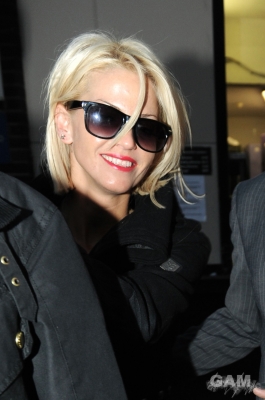 Sarah_Harding_and_Tom_crane_leaving_a_hotel_121209_3.jpg