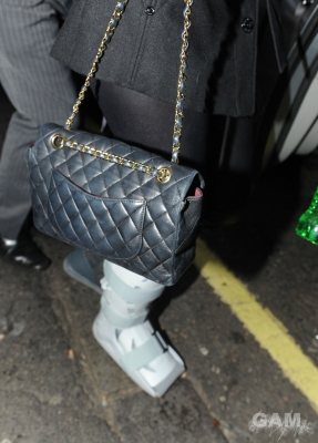 Sarah_Harding_and_Tom_crane_leaving_a_hotel_121209_4.jpg