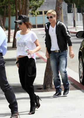 Cheryl_and_Derek_arriving_at_the_Pacific_Theatres_01_08_10_34.jpg