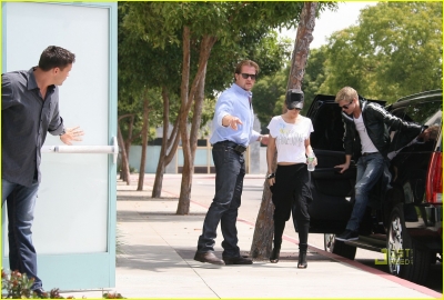Cheryl_and_Derek_arriving_at_the_Pacific_Theatres_01_08_10_40.jpg