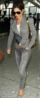 Cheryl_and_Derek_at_Heathrow_Airport_15_06_10_4.jpg