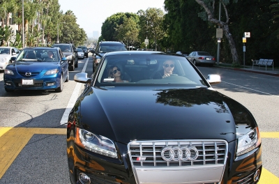 Cheryl_and_Derek_driving_in_Los_Angeles_31_07_10_8.jpg