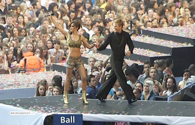 Cheryl_at_the_Capital_Summertime_Ball_Performance_06_06_10_32.jpg