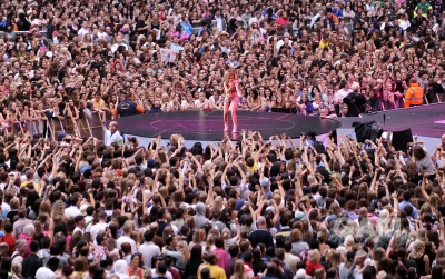 Cheryl_at_the_Capital_Summertime_Ball_Performance_06_06_10_98.jpg