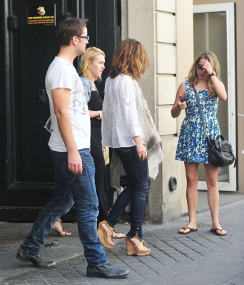 Cheryl_Cole_and_Derek_take_a_stroll_in_Paris_France_3_06_10_4.jpg