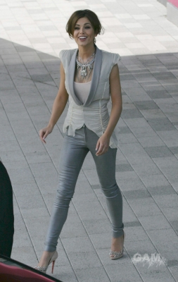 Cheryl_Cole_arrives_at_the_LG_Arena_in_Birmingham_13_06_10_38.jpg