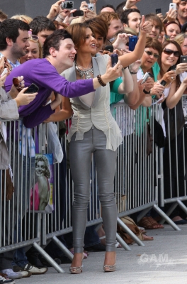 Cheryl_Cole_arrives_at_the_LG_Arena_in_Birmingham_13_06_10_60.jpg