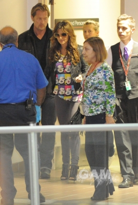 Cheryl_Cole_at_LAX_airport_05_09_10_17.jpg