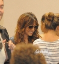 Cheryl_Cole_at_LAX_airport_05_09_10_7.jpg