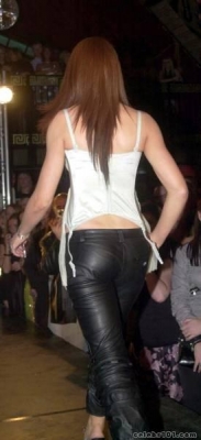 Girls_Aloud_performing_at_GAY_100503_36.jpg