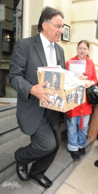 Cheryl_Cole_leaves_her_hotel_in_Birmingham_14_06_10_13.jpg