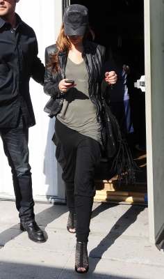 Cheryl_Cole_leaving_a_studio_31_08_10_12.jpg