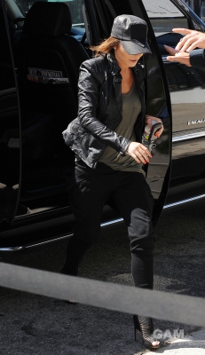 Cheryl_Cole_leaving_a_studio_31_08_10_23.jpg