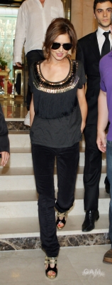 Cheryl_Cole_leaving_her_hotel_in_Paris_5_06_10_10.jpg