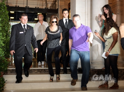Cheryl_Cole_leaving_her_hotel_in_Paris_5_06_10_14.jpg