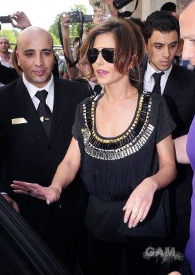 Cheryl_Cole_leaving_her_hotel_in_Paris_5_06_10_28.jpg