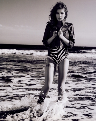 Cheryl_Cole_Official_Calendar_for_2011_4.jpg