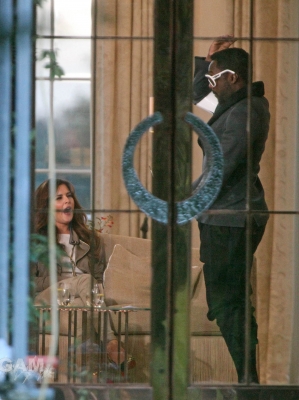Cheryl_Cole_and_Will_I_Am_inside_the_Judges_House_18_09_10_7.jpg