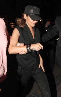 Cheryl_Cole_returning_to_her_hotel_in_Paris_4_06_10_24.jpg