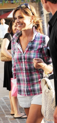 Cheryl_shopping_at_The_Grove_in_Hollywood_05_08_10_103.jpg