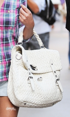 Cheryl_shopping_at_The_Grove_in_Hollywood_05_08_10_108.jpg
