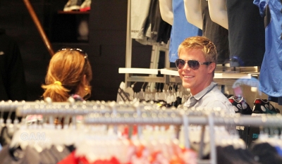 Cheryl_shopping_at_The_Grove_in_Hollywood_05_08_10_169.jpg