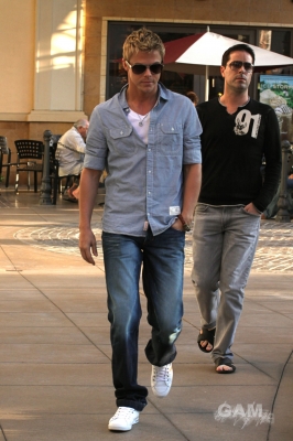 Cheryl_shopping_at_The_Grove_in_Hollywood_05_08_10_90.jpg