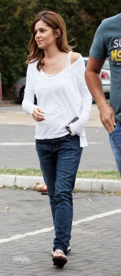 Cheryl_Tweedy_at_Starbucks_in_Surrey_28_07_10_18.jpg