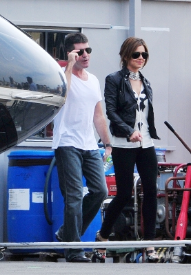 X_Factor_judges_seen_getting_a_helicopter_in_London_23_06_10_101.jpg