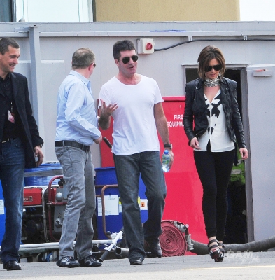 X_Factor_judges_seen_getting_a_helicopter_in_London_23_06_10_106.jpg