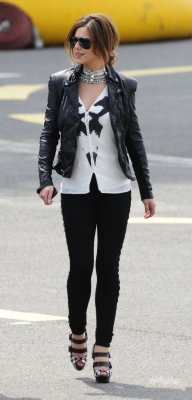X_Factor_judges_seen_getting_a_helicopter_in_London_23_06_10_118.jpg