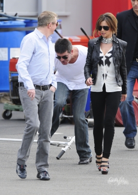 X_Factor_judges_seen_getting_a_helicopter_in_London_23_06_10_121.jpg