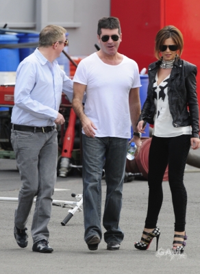 X_Factor_judges_seen_getting_a_helicopter_in_London_23_06_10_123.jpg