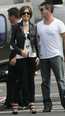 X_Factor_judges_seen_getting_a_helicopter_in_London_23_06_10_15.jpg